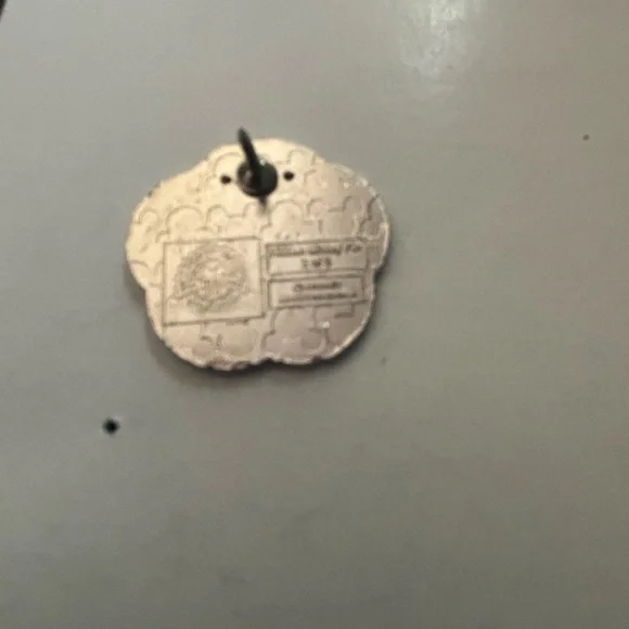 Epcot trading Pin - Picture 3 of 3